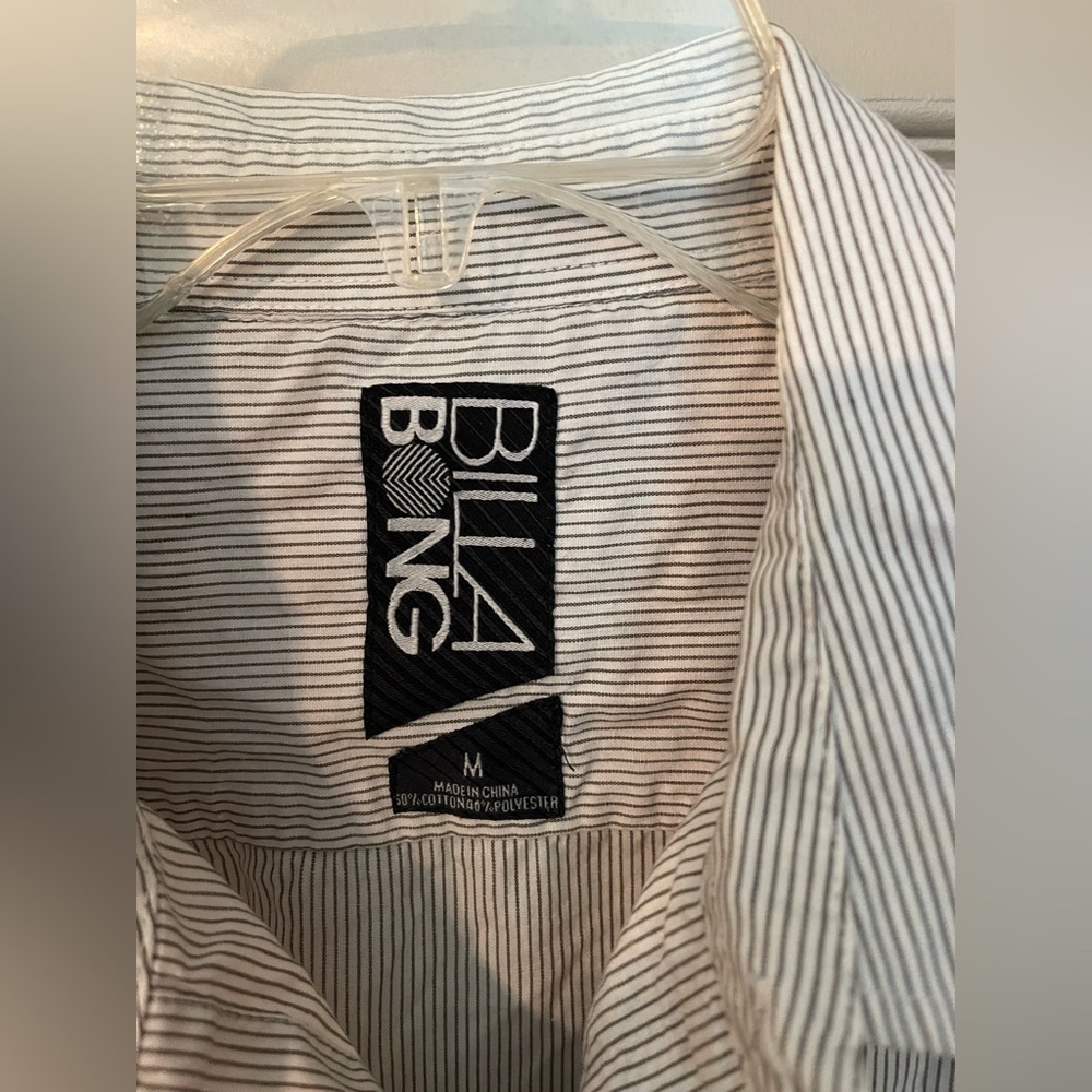 Billabong men’s striped short sleeve button down with pockets.​ - Picture 7 of 7